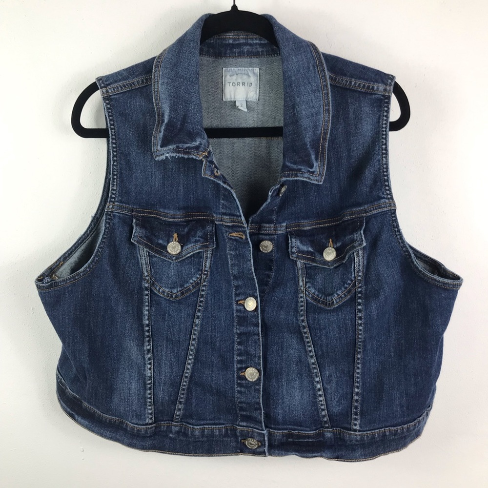 Torrid jean jacket cropped button up style size 2